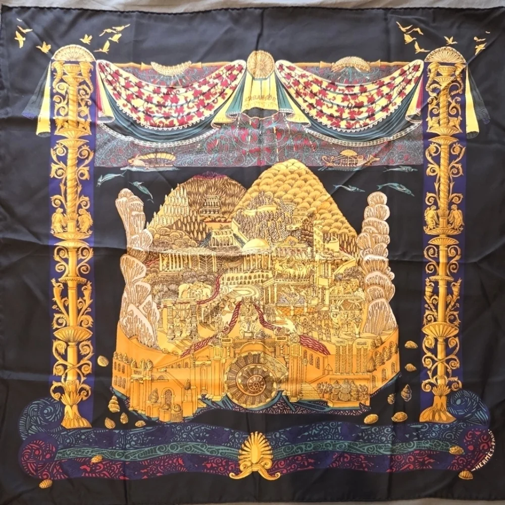 Hermes L'Atlantide 100% Silk Scarf Blacm Gold 90cm Grand Carre Pristine - Picture 3 of 6